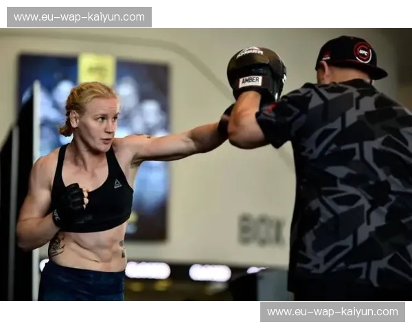 她们的锋芒:综合格斗女队的崛起 她们的锋芒:综合格斗女队的崛起